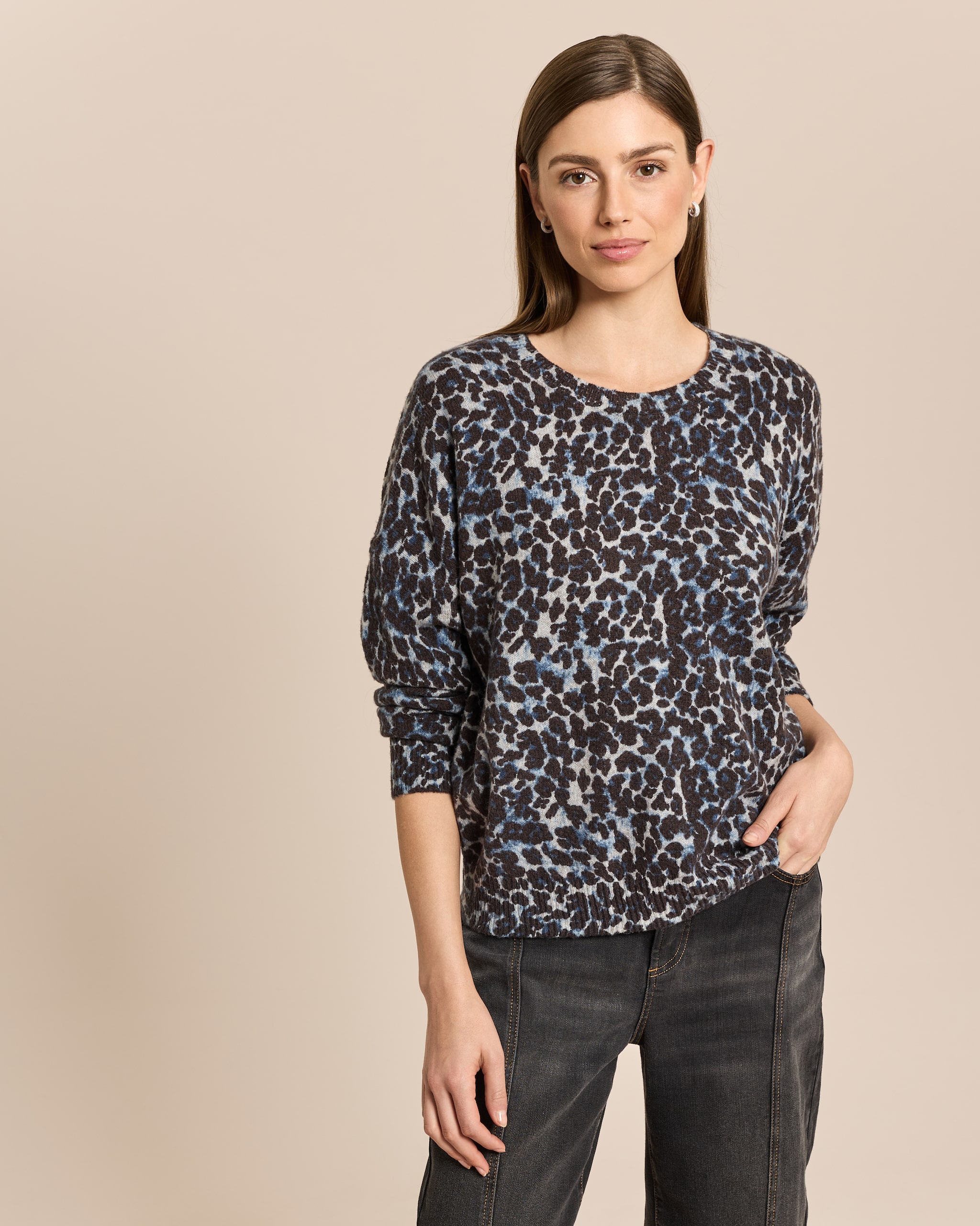 Produktabbildung für Strickpullover mit Leo Print