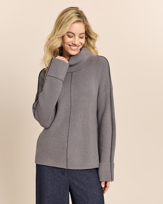 Produktabbildung für Pullover mit Kontrastdetail