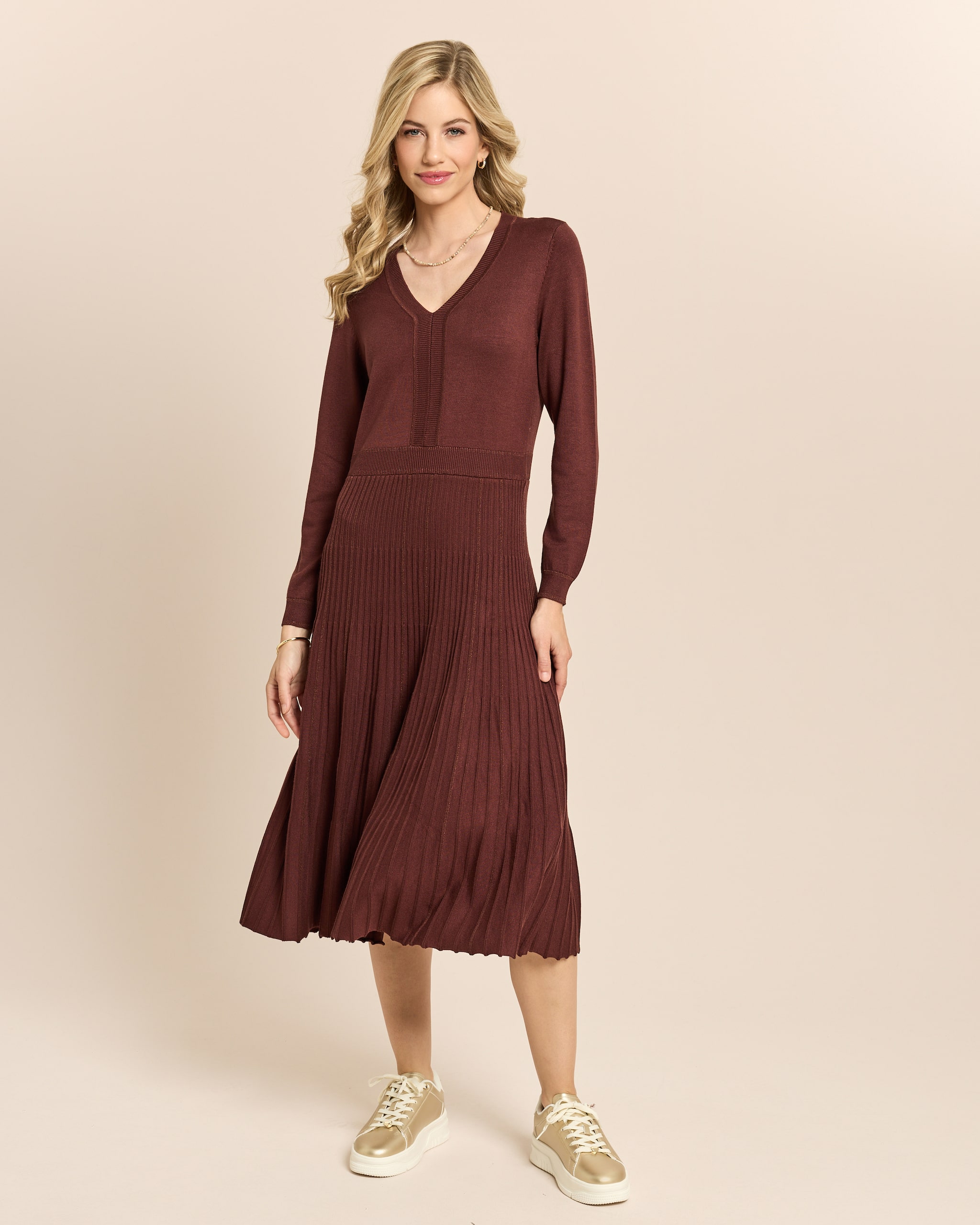 Produktabbildung für Strickkleid mit Metallic-Garn
