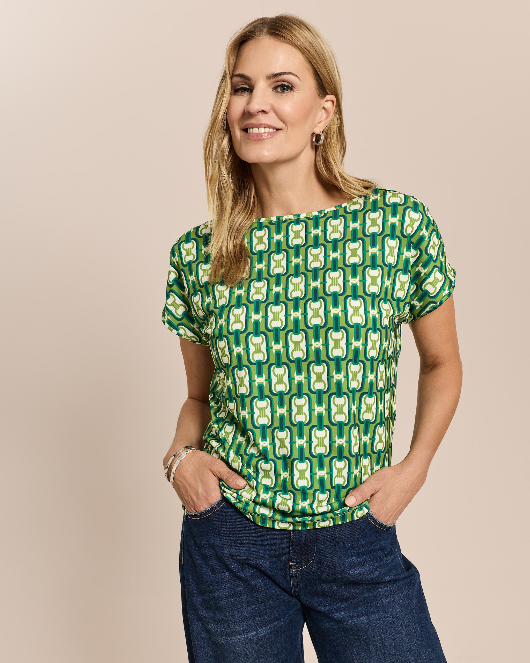 Produktabbildung für Shirt mit U-Boot-Ausschnitt