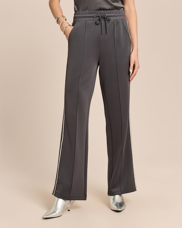 Straight Leg Hose mit Kontraststreifen