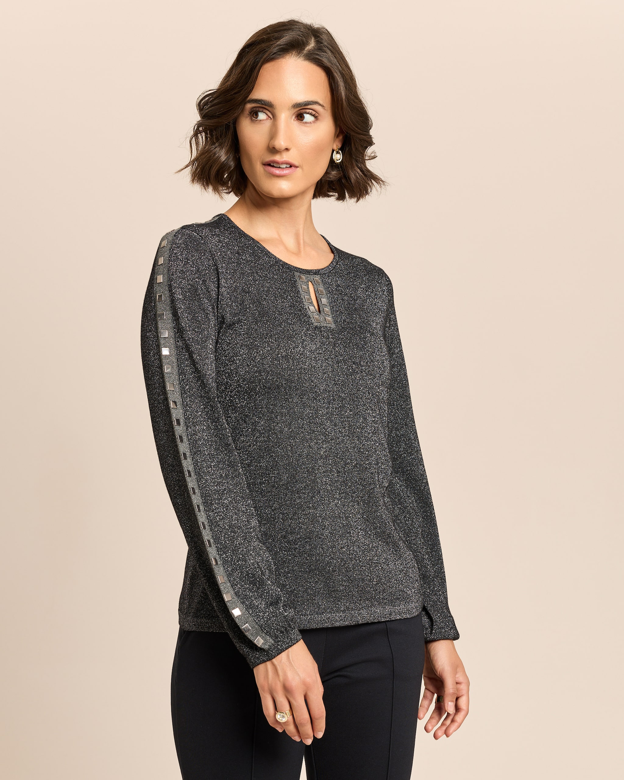Produktabbildung für Pullover mit Glanzgarn und Nieten