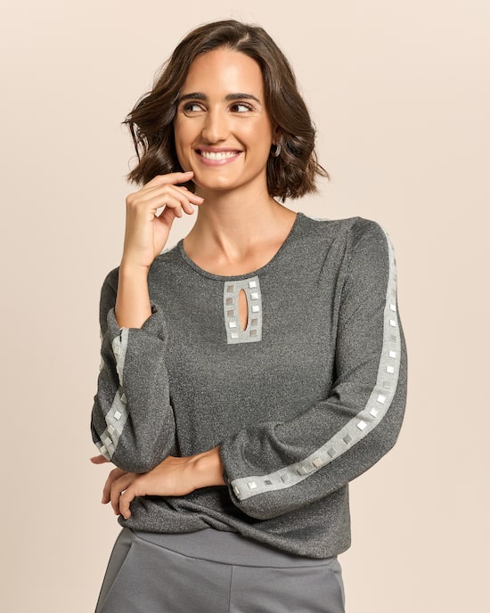 Produktabbildung für Pullover mit Glanzgarn und Nieten
