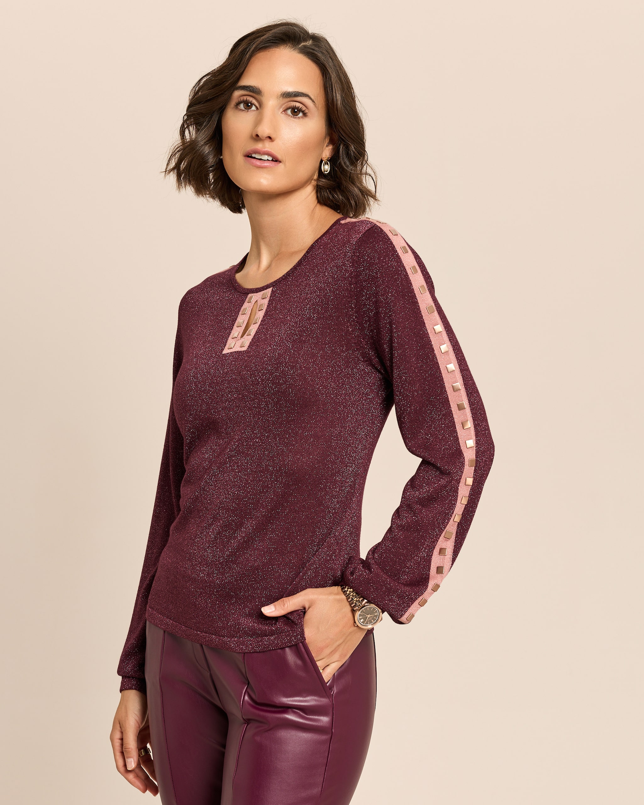 Produktabbildung für Pullover mit Glanzgarn und Nieten
