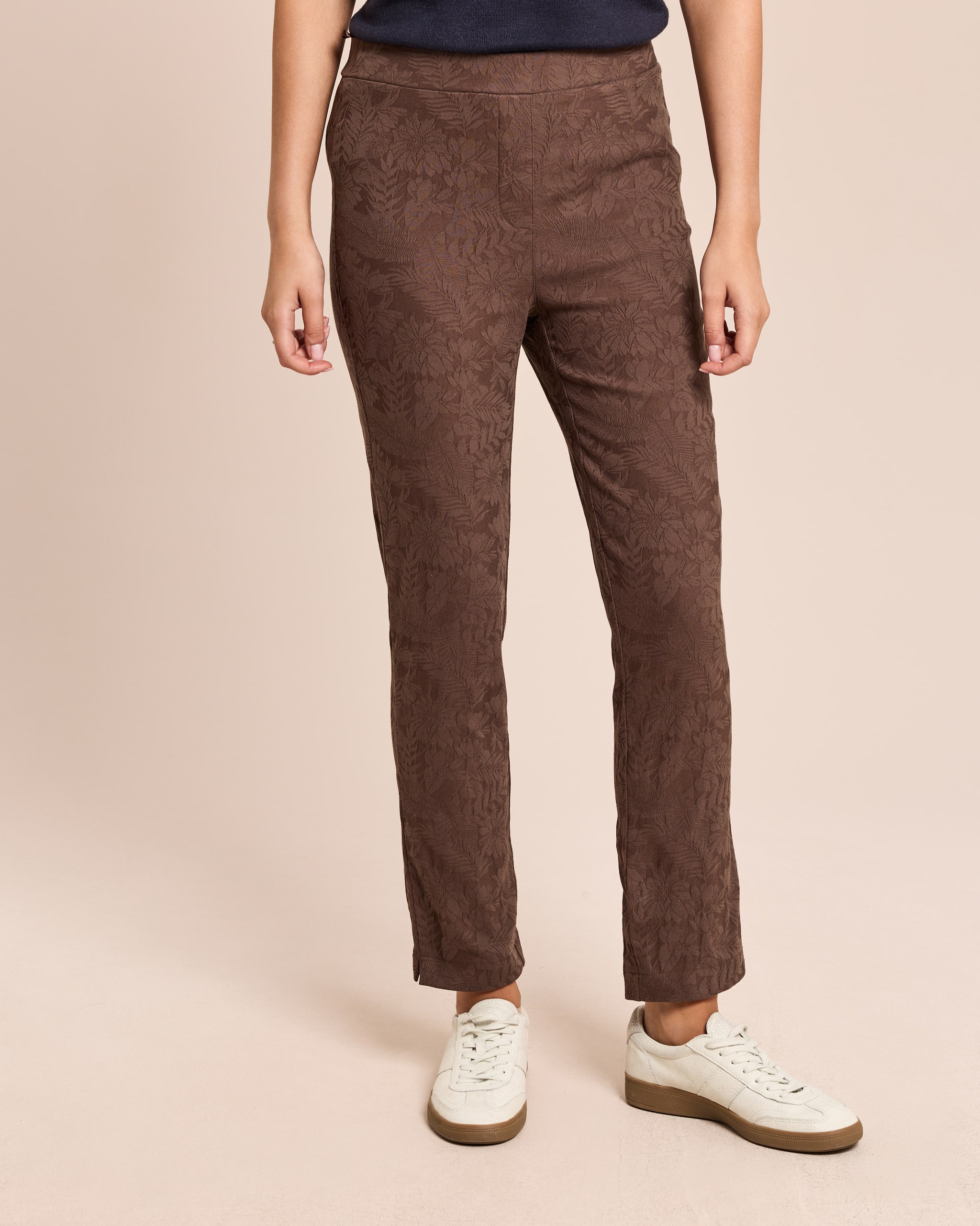 Produktabbildung für Slim Fit Schlupfhose Blumen-Jacquard