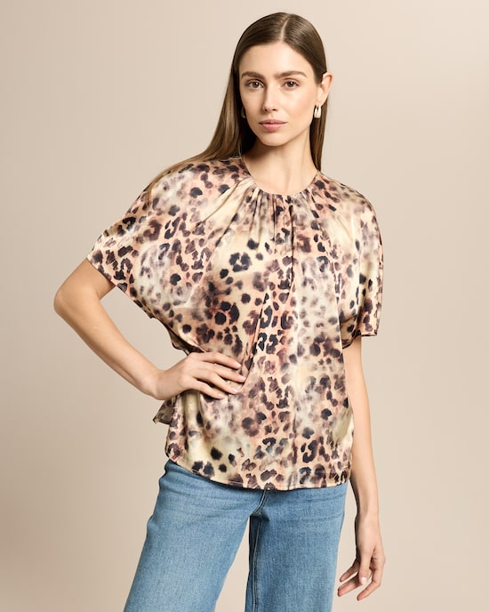 Produktabbildung für Satin-Bluse mit halbem Arm und Leo-Print