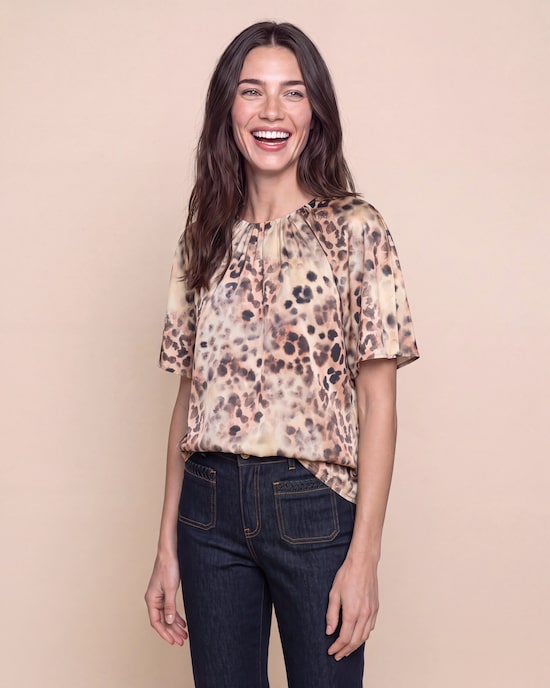 Produktabbildung für Satin-Bluse mit halbem Arm und Leo-Print