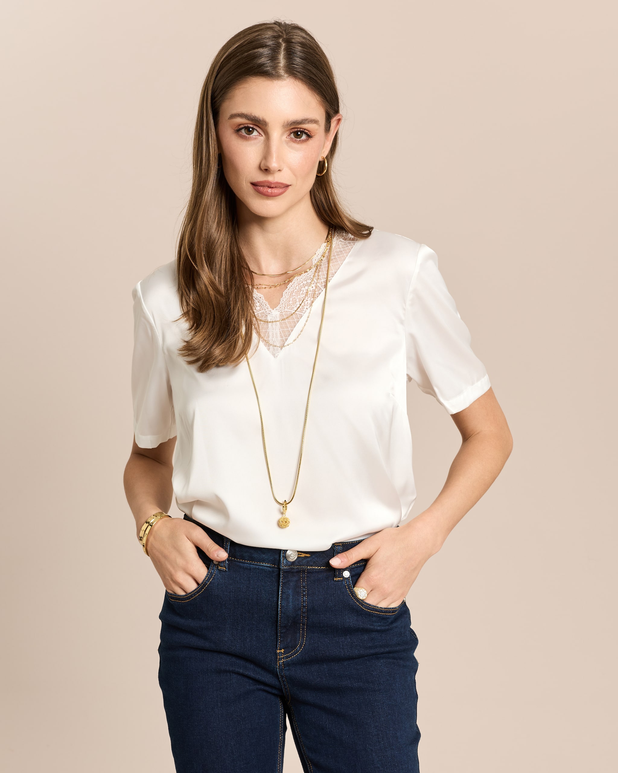Produktabbildung für Satin-Bluse mit Spitzeneinsatz