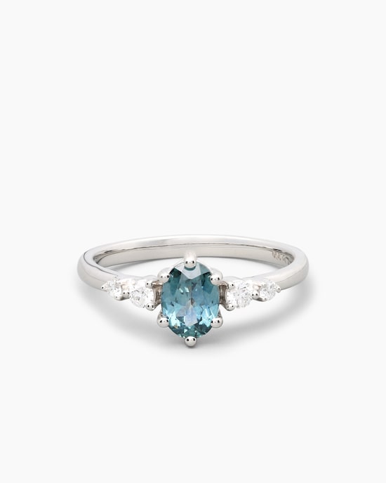 Produktabbildung für Ring mit Montana Saphir & Brillanten