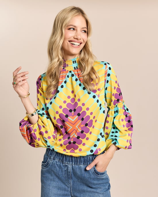 Produktabbildung für Bluse mit gesmoktem Kragen und Ärmelsaum