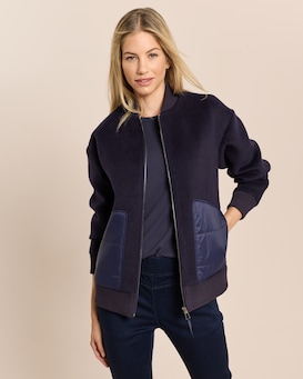 Produktabbildung für Jacke in Wolloptik mit Stepptaschen