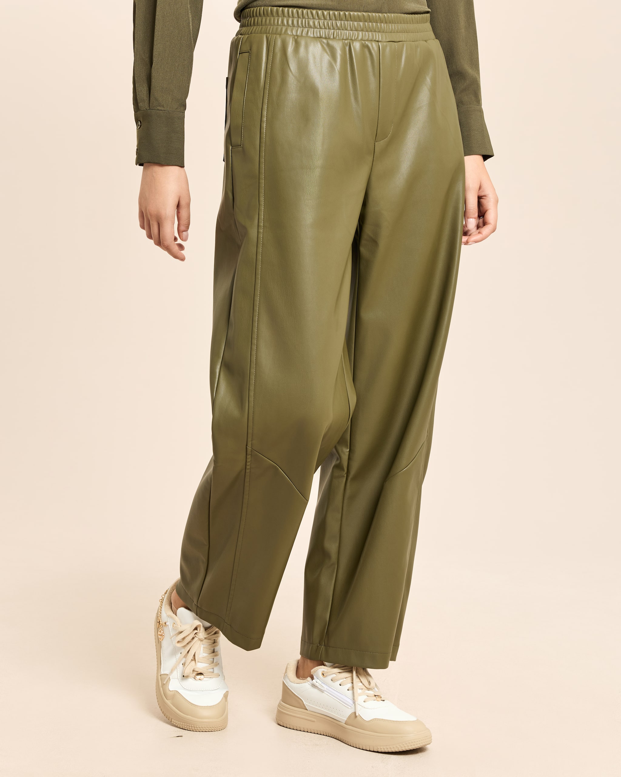 Produktabbildung für Relaxed Fit Hose aus veganem Leder