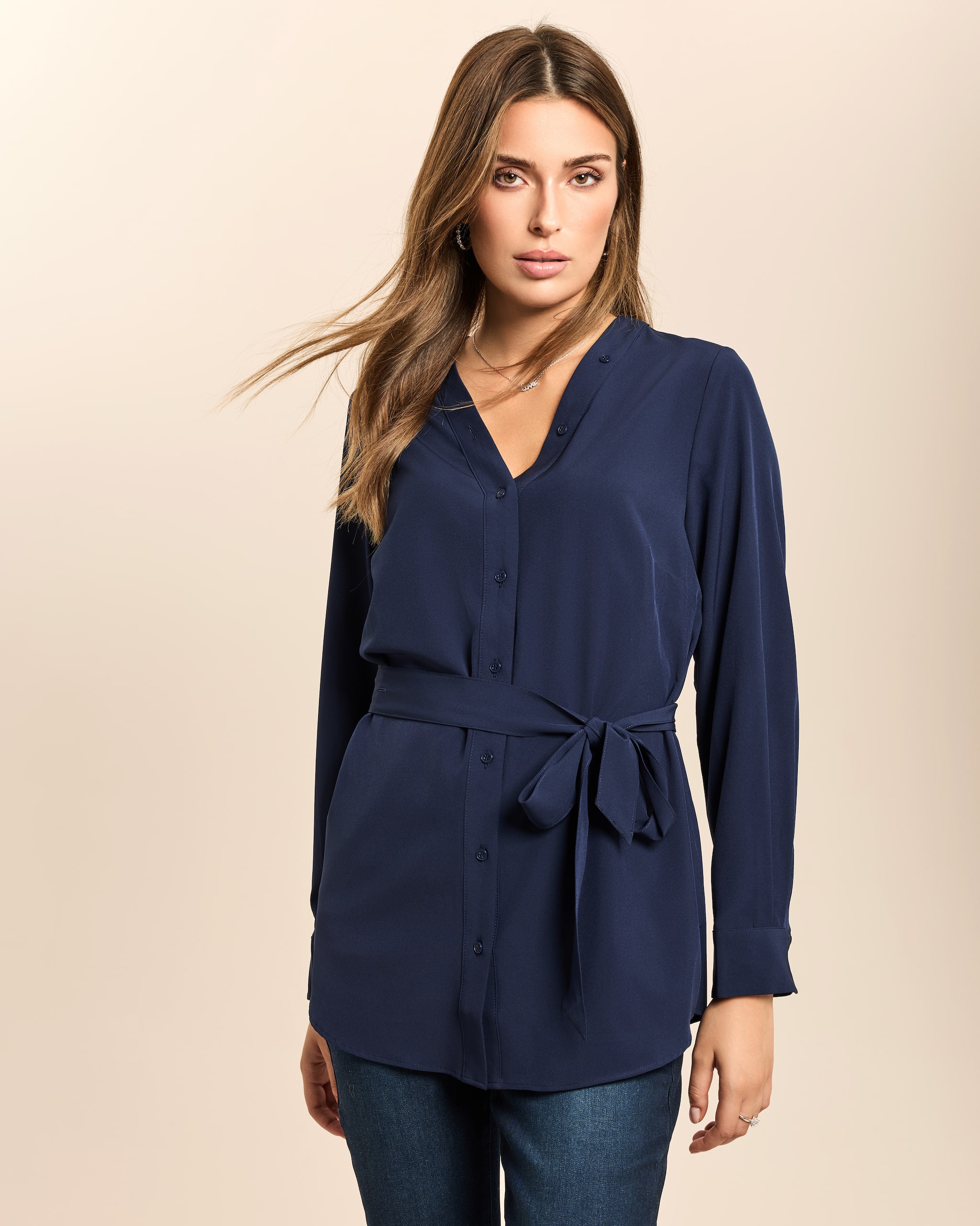 Produktabbildung für Longbluse mit Gürtel
