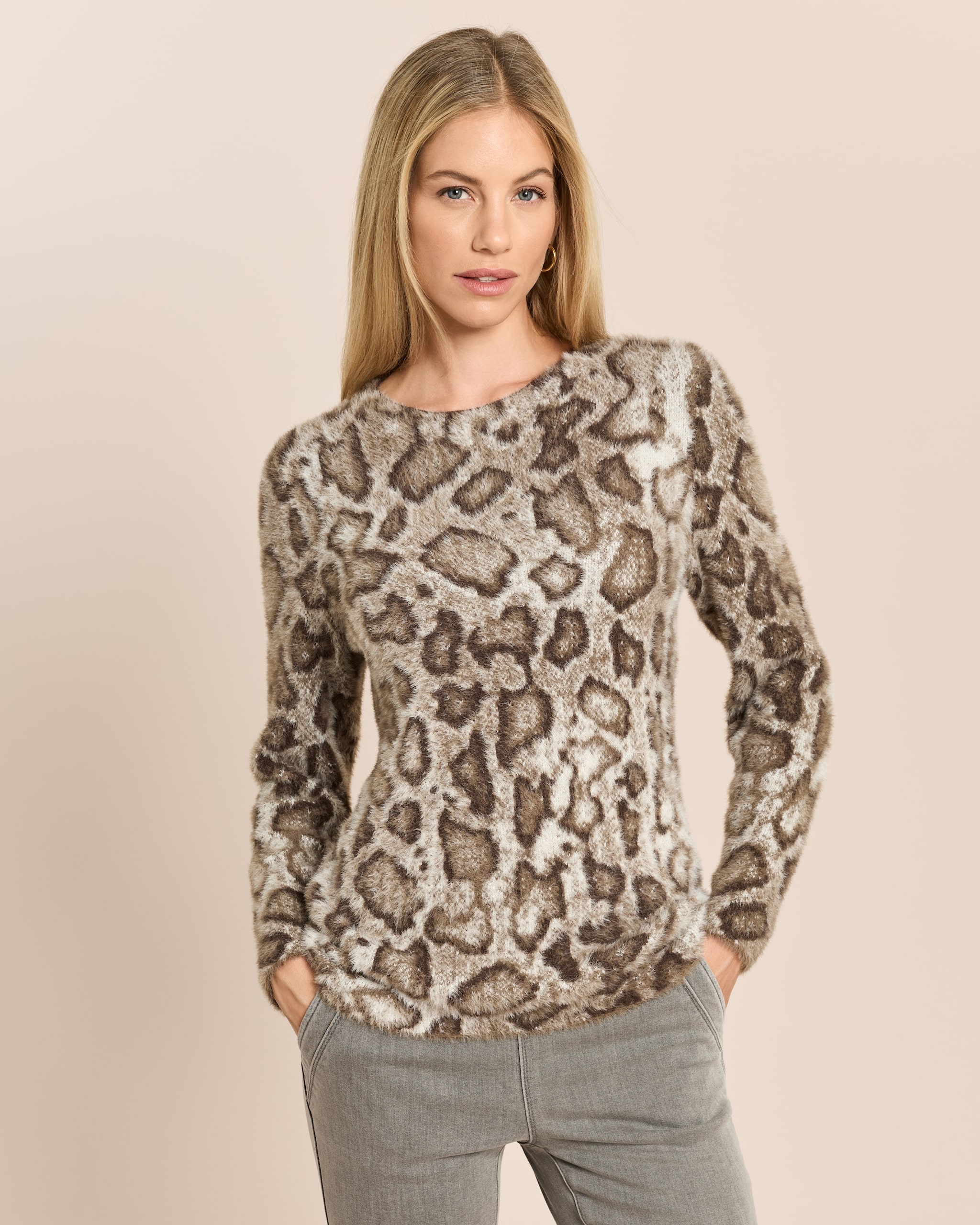 Produktabbildung für Flausch-Pullover mit Pythonmuster