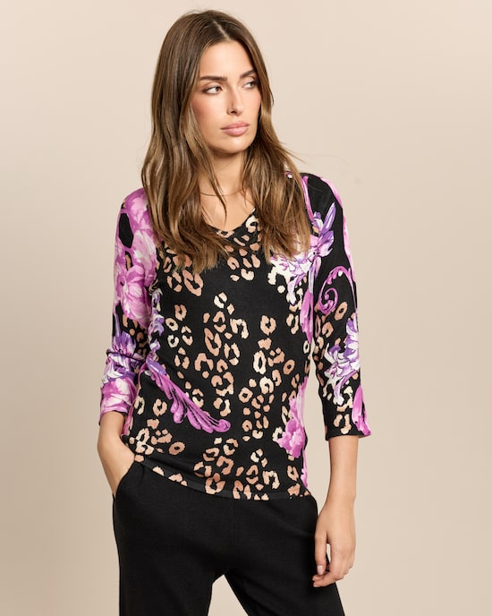 Produktabbildung für Classic Pullover Leomuster mit Blumen