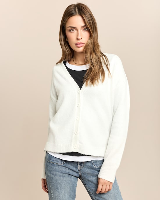 Produktabbildung für Strickjacke mit Schriftzug