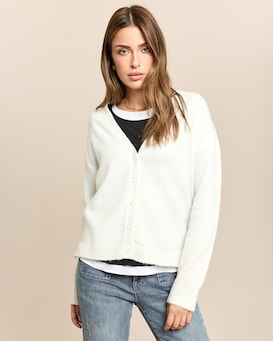 Produktabbildung für Strickjacke mit Schriftzug
