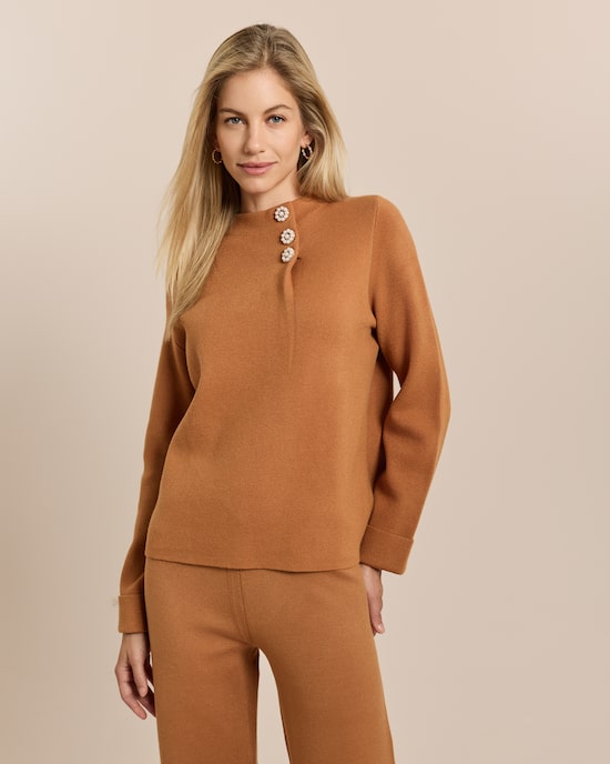 Produktabbildung für Pullover mit Stehkragen und Knöpfen