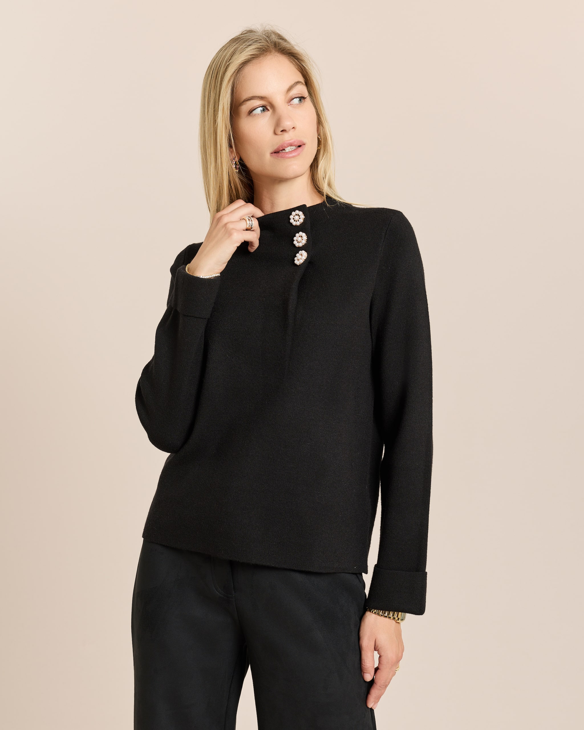Produktabbildung für Pullover mit Stehkragen und Knöpfen