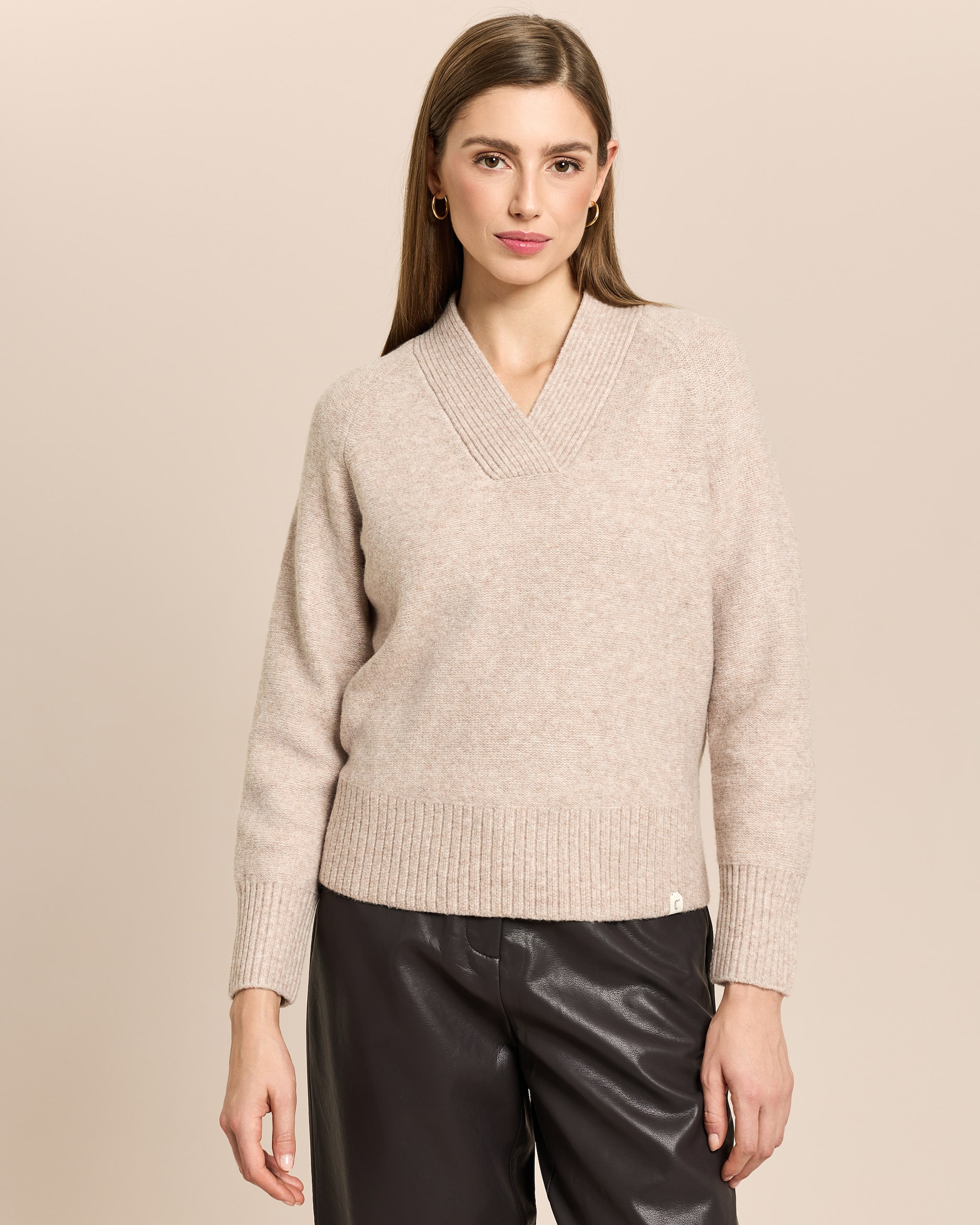 Produktabbildung für Pullover mit V-Ausschnitt