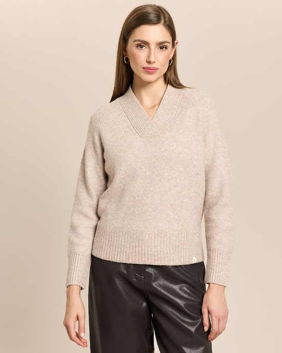 Produktabbildung für Pullover mit V-Ausschnitt