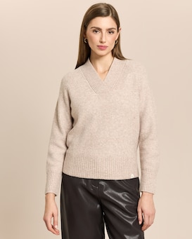 Produktabbildung für Pullover mit V-Ausschnitt