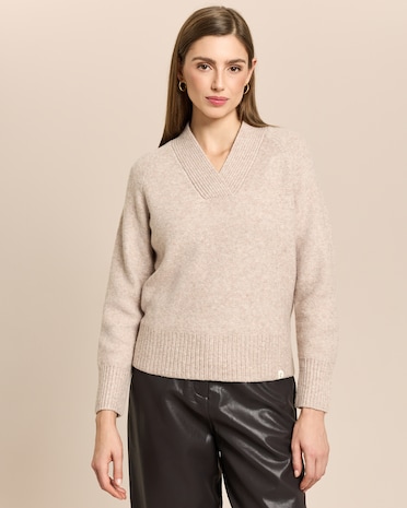 Produktabbildung für Pullover mit V-Ausschnitt