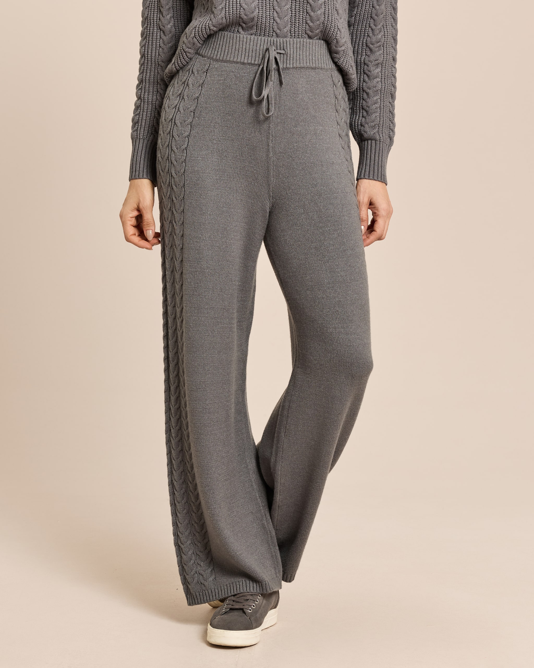 Produktabbildung für Wide Leg Strickhose mit Zopfmuster
