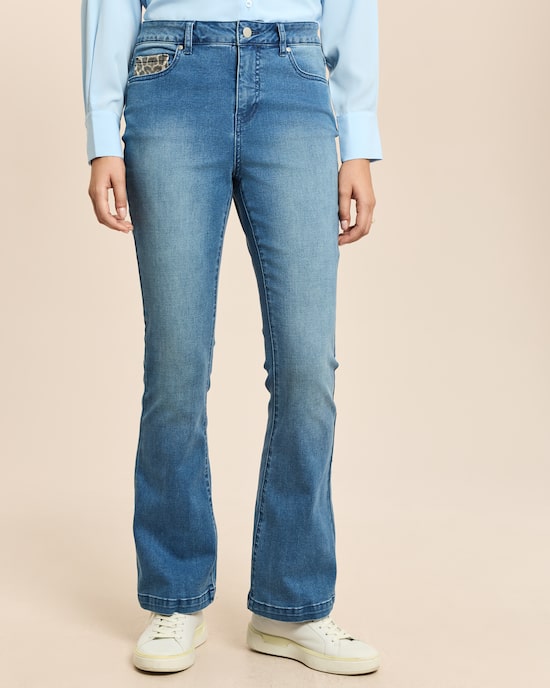 Produktabbildung für Bootcut Jeans mit Leo-Detail