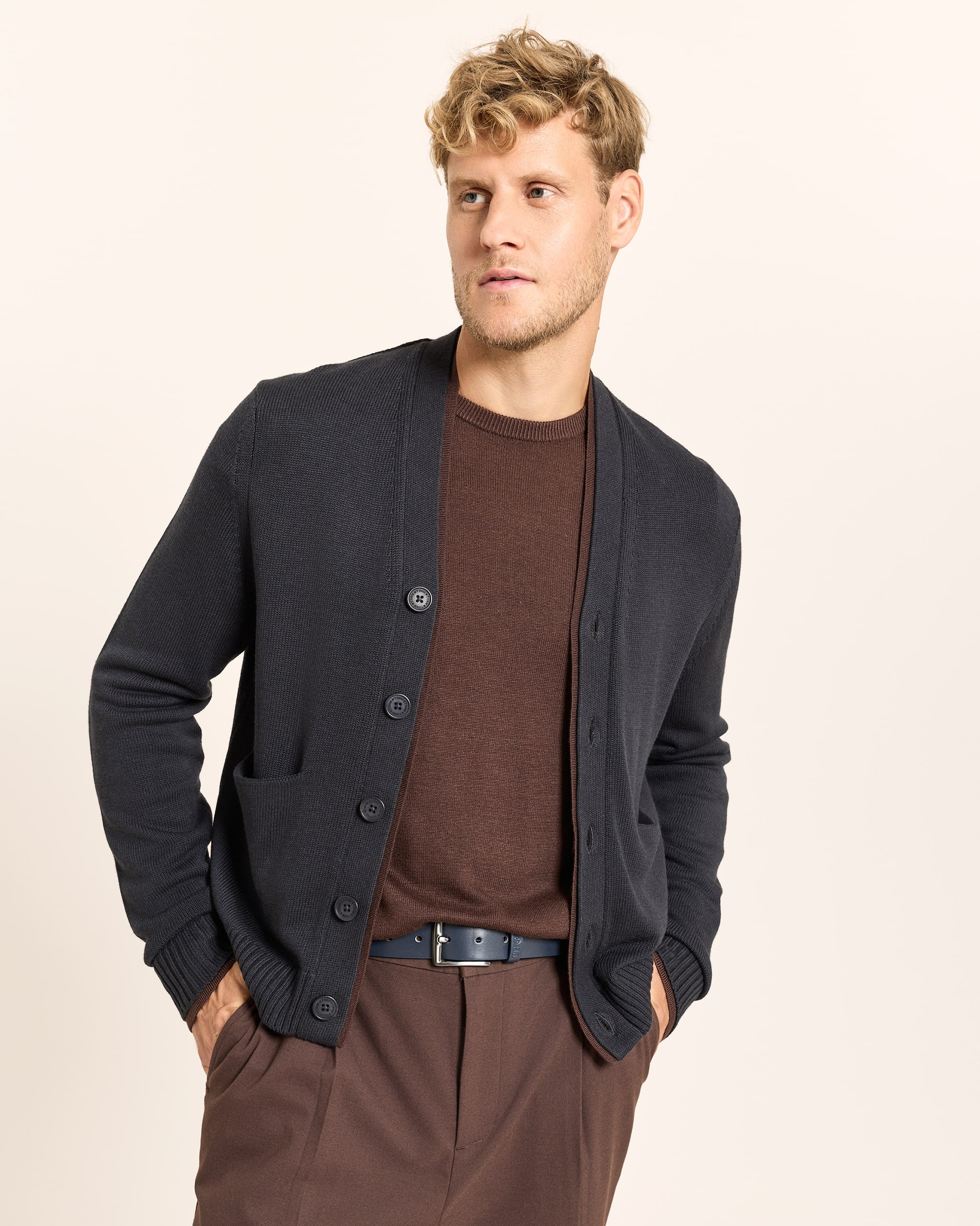 Produktabbildung für Strickjacke mit Knopfleiste