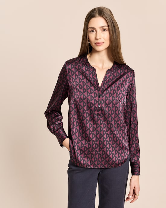 Produktabbildung für Satinbluse mit grafischem Print