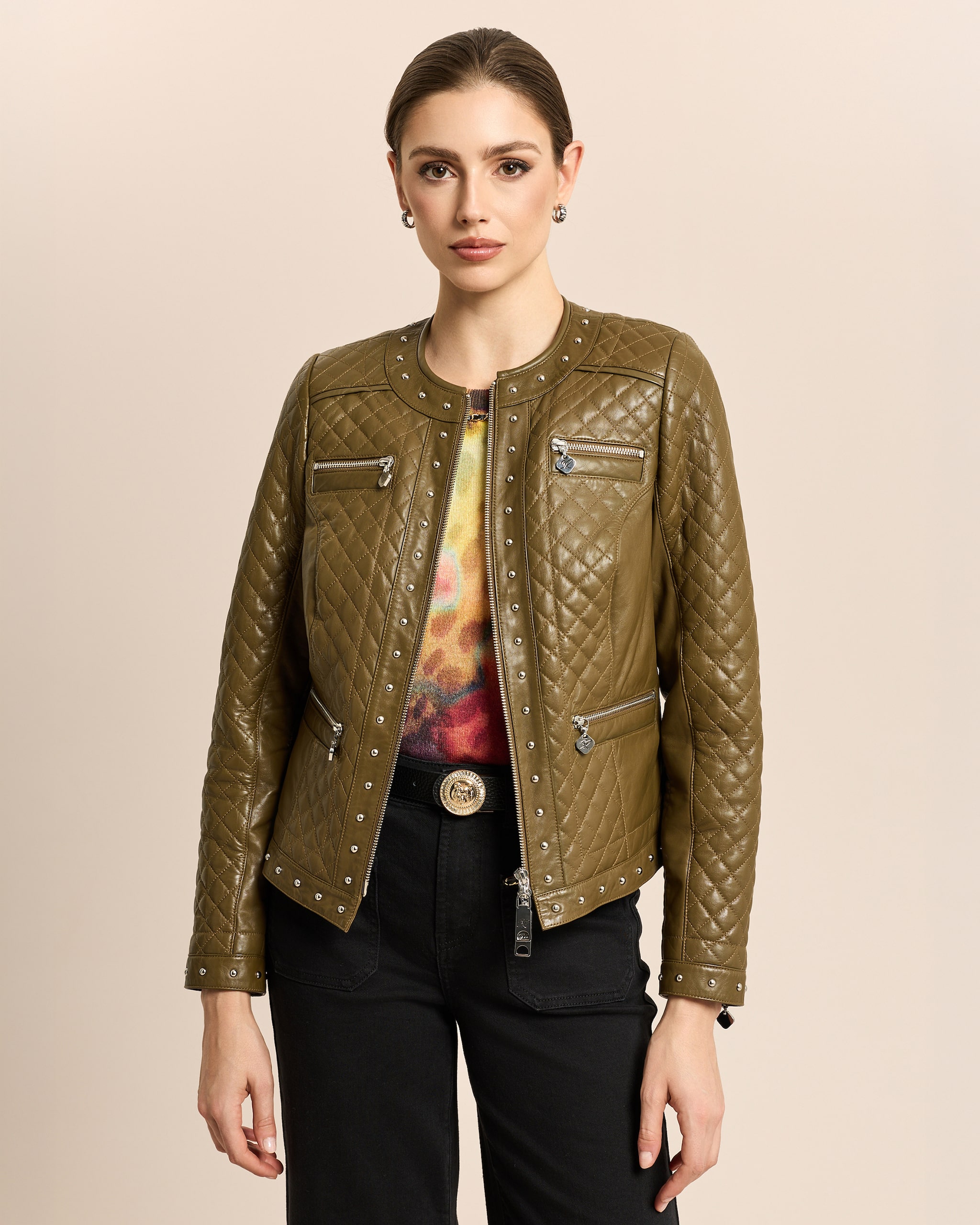 Produktabbildung für Lederjacke gesteppt mit Nieten