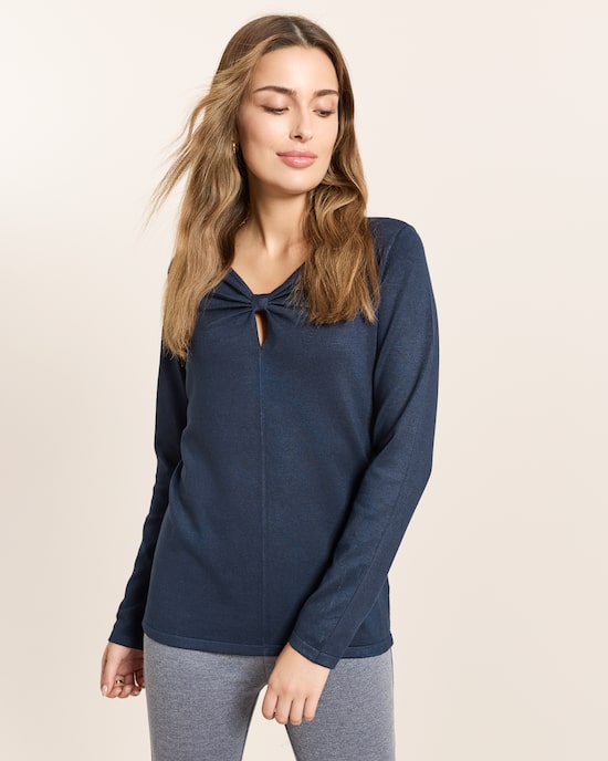 Produktabbildung für Pullover mit Schleife am Ausschnitt