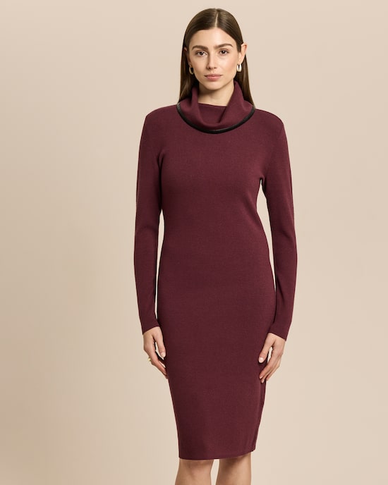 Produktabbildung für Strickkleid mit Kunstledereinfassung