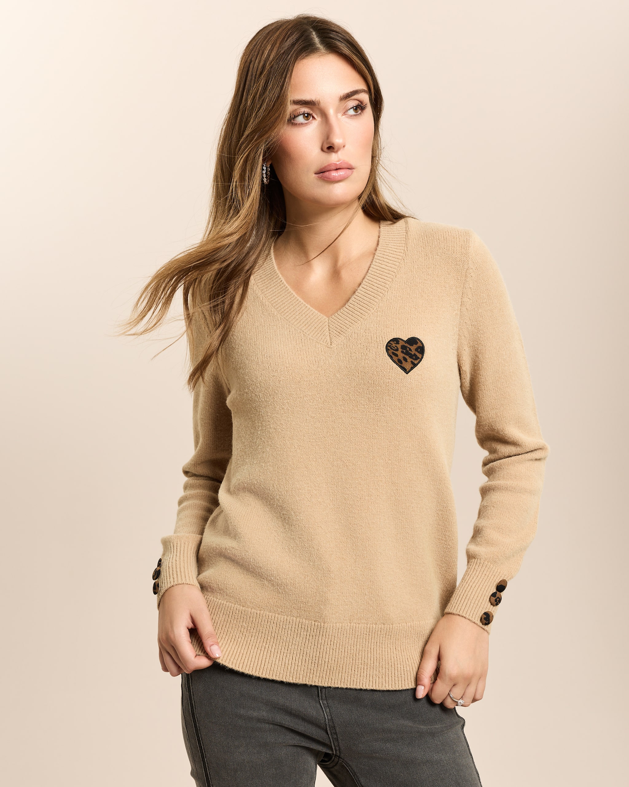 Produktabbildung für Pullover mit Leo-Herz