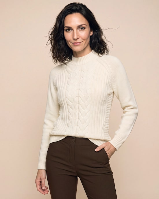 Produktabbildung für Pullover mit Zopfmuster und Stehkragen