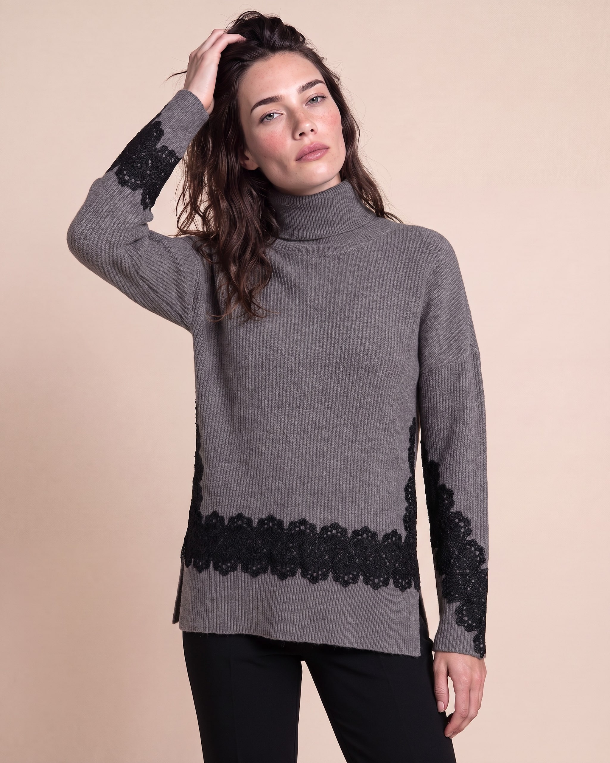 Produktabbildung für Pullover mit Spitzenapplikation