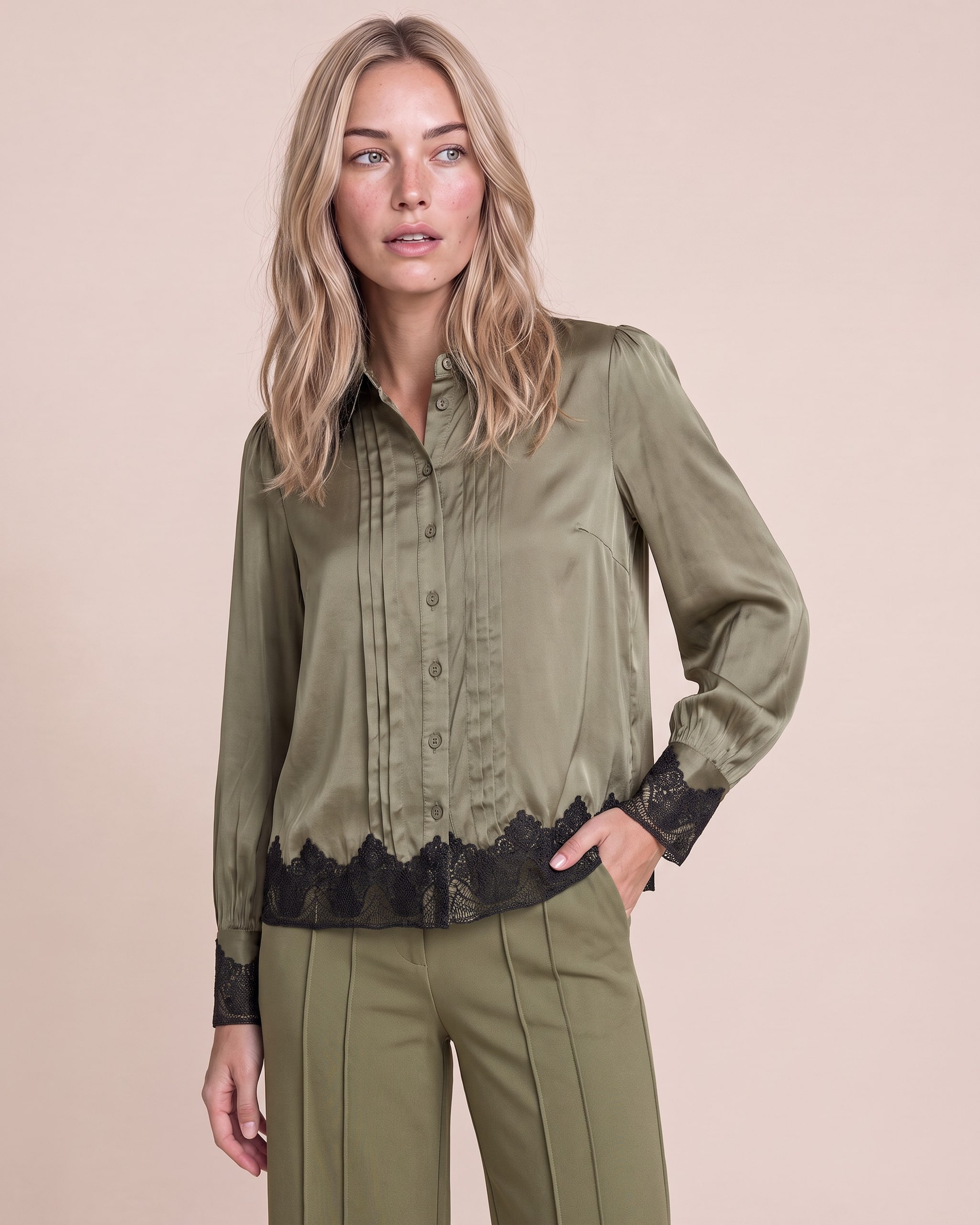 Produktabbildung für Bluse mit Spitzenbesatz