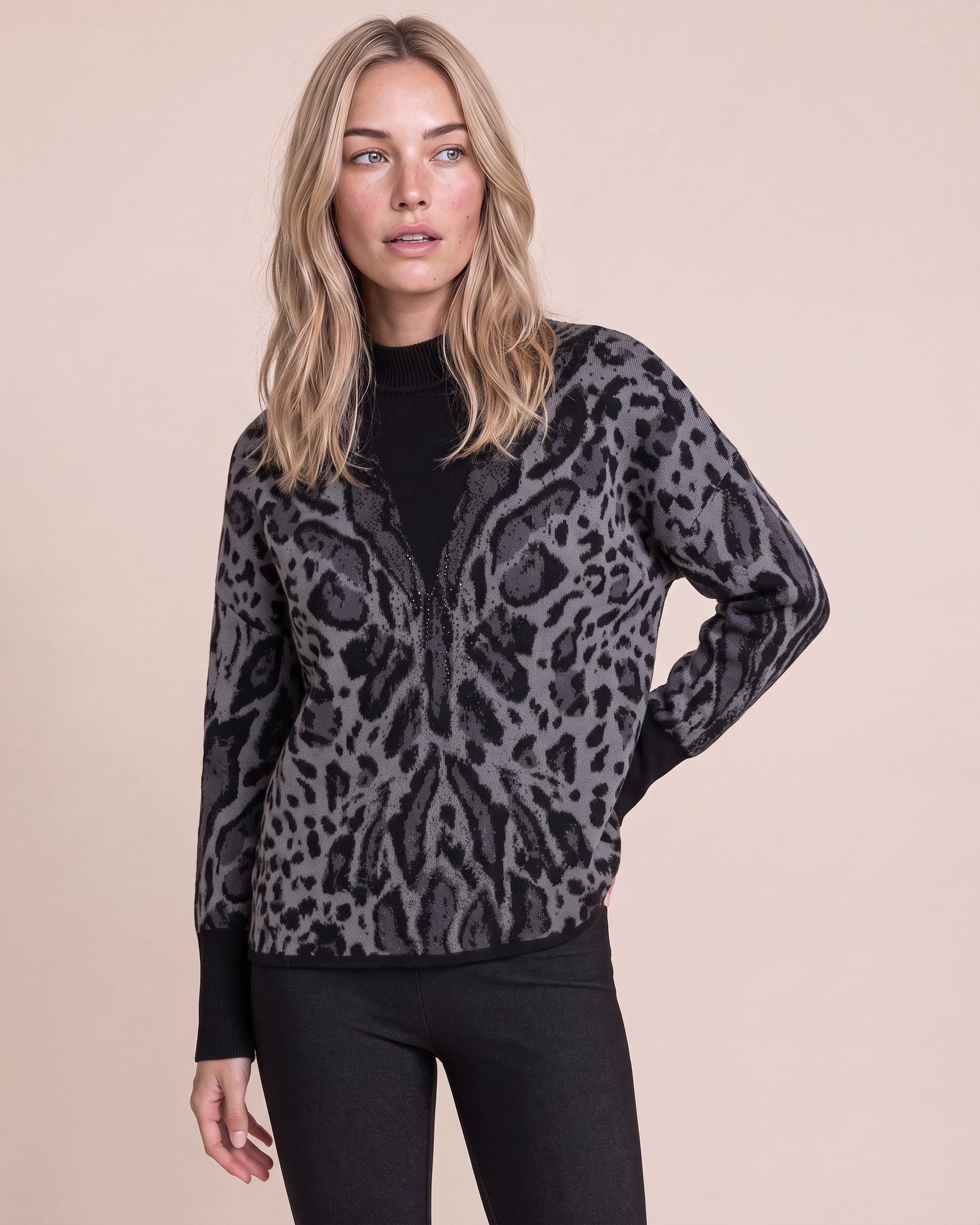 Produktabbildung für Strickpullover mit Jaguar-Jacquard