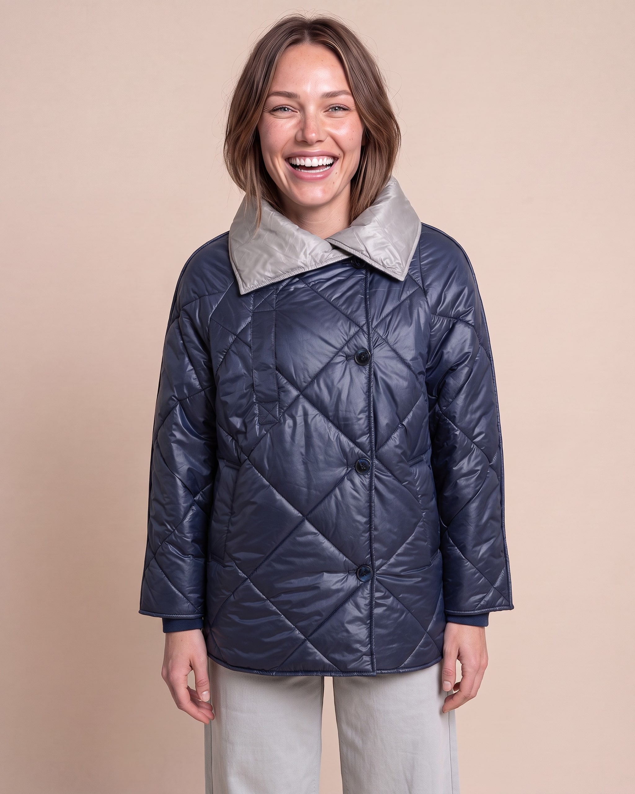 Produktabbildung für Steppjacke mit breitem Kragen