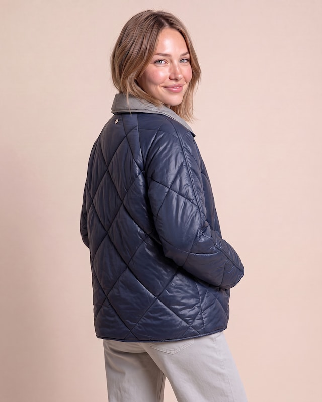 Produktabbildung für Steppjacke mit breitem Kragen