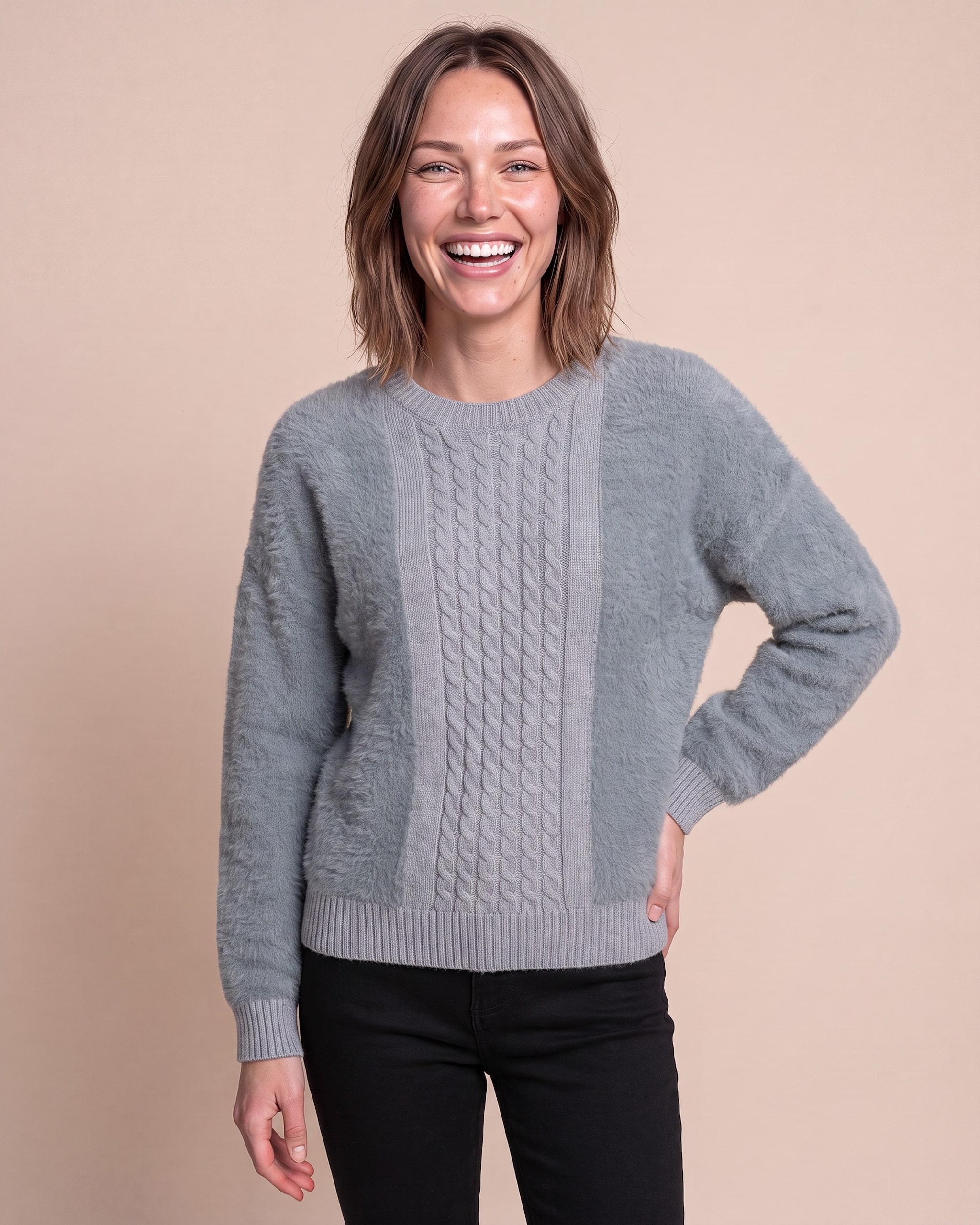 Produktabbildung für Strickpullover mit Zopfdetails