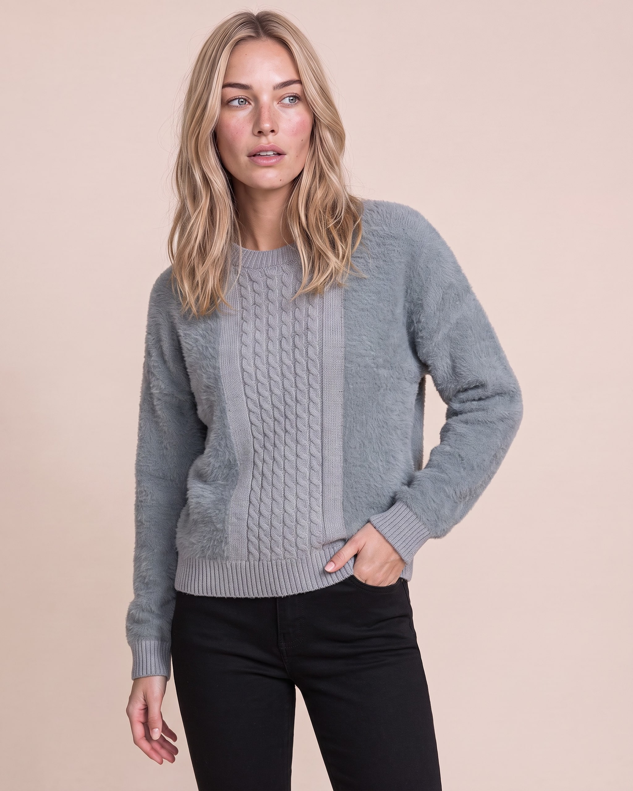 Produktabbildung für Strickpullover mit Zopfdetails