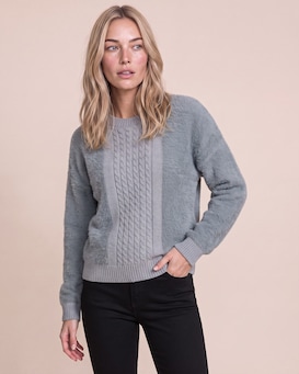 Produktabbildung für Strickpullover mit Zopfdetails