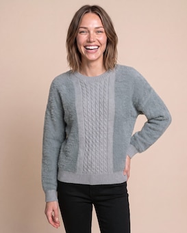 Produktabbildung für Strickpullover mit Zopfdetails
