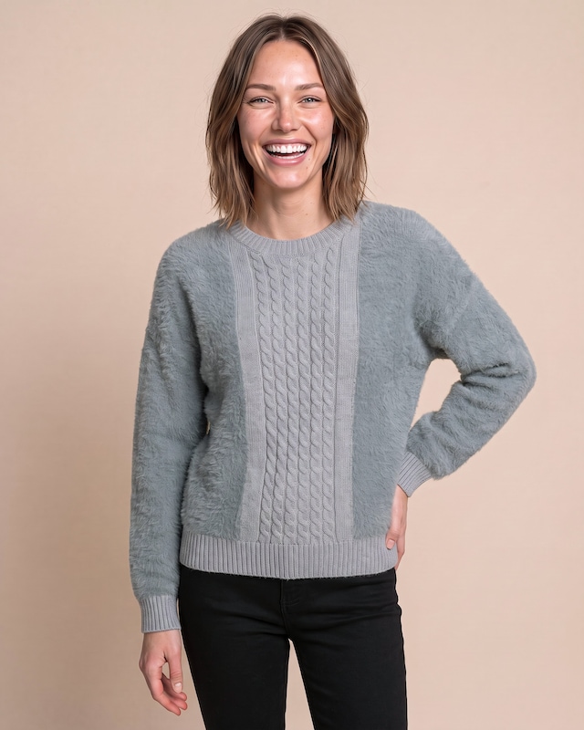 Produktabbildung für Strickpullover mit Zopfdetails