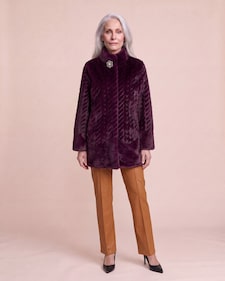 Produktabbildung für Longjacke aus Webpelz mit Brosche