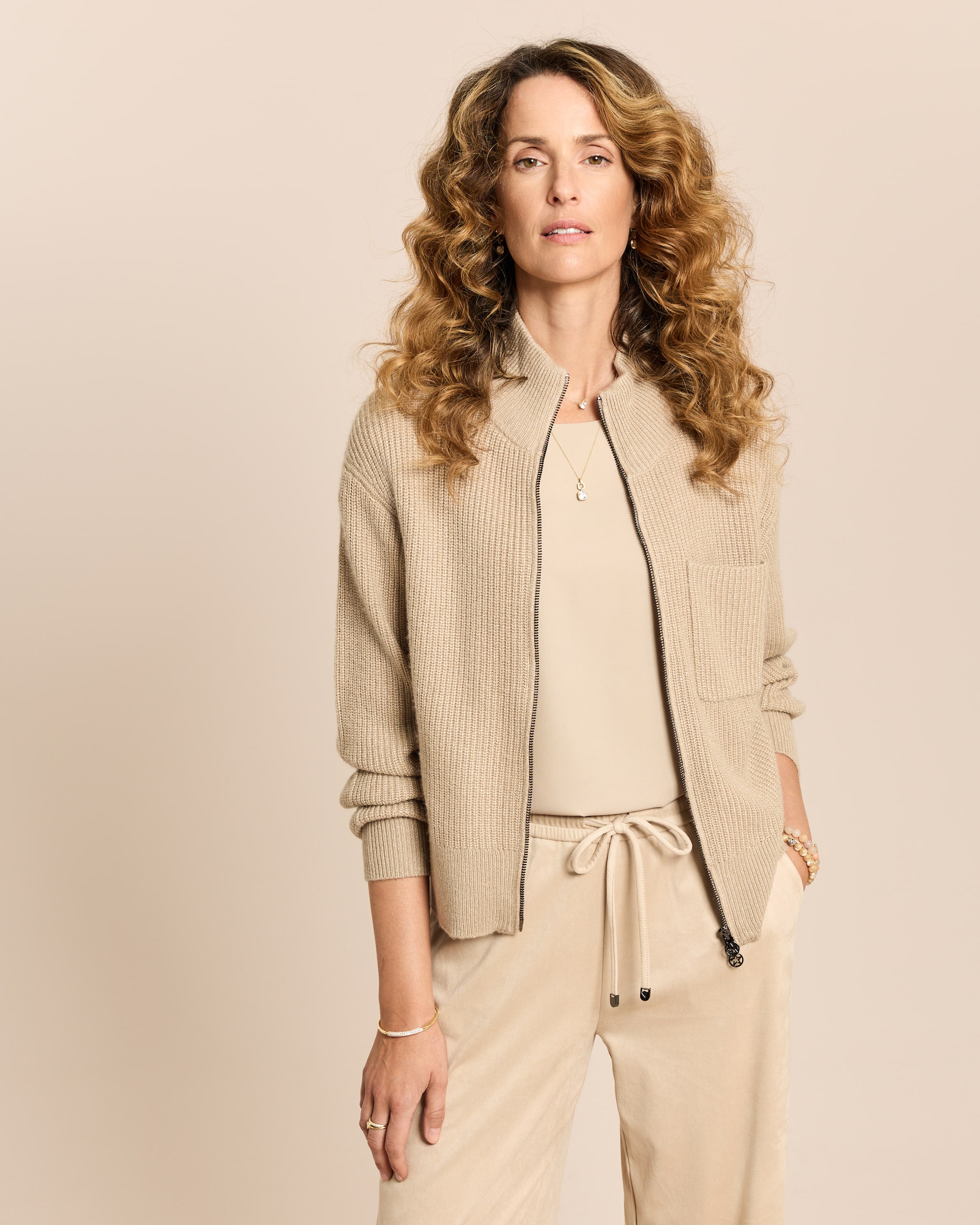 Produktabbildung für Strickjacke mit Glanzgarn
