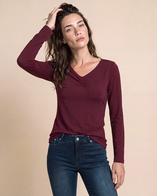 Produktabbildung für Shirt mit gerafftem Ausschnitt