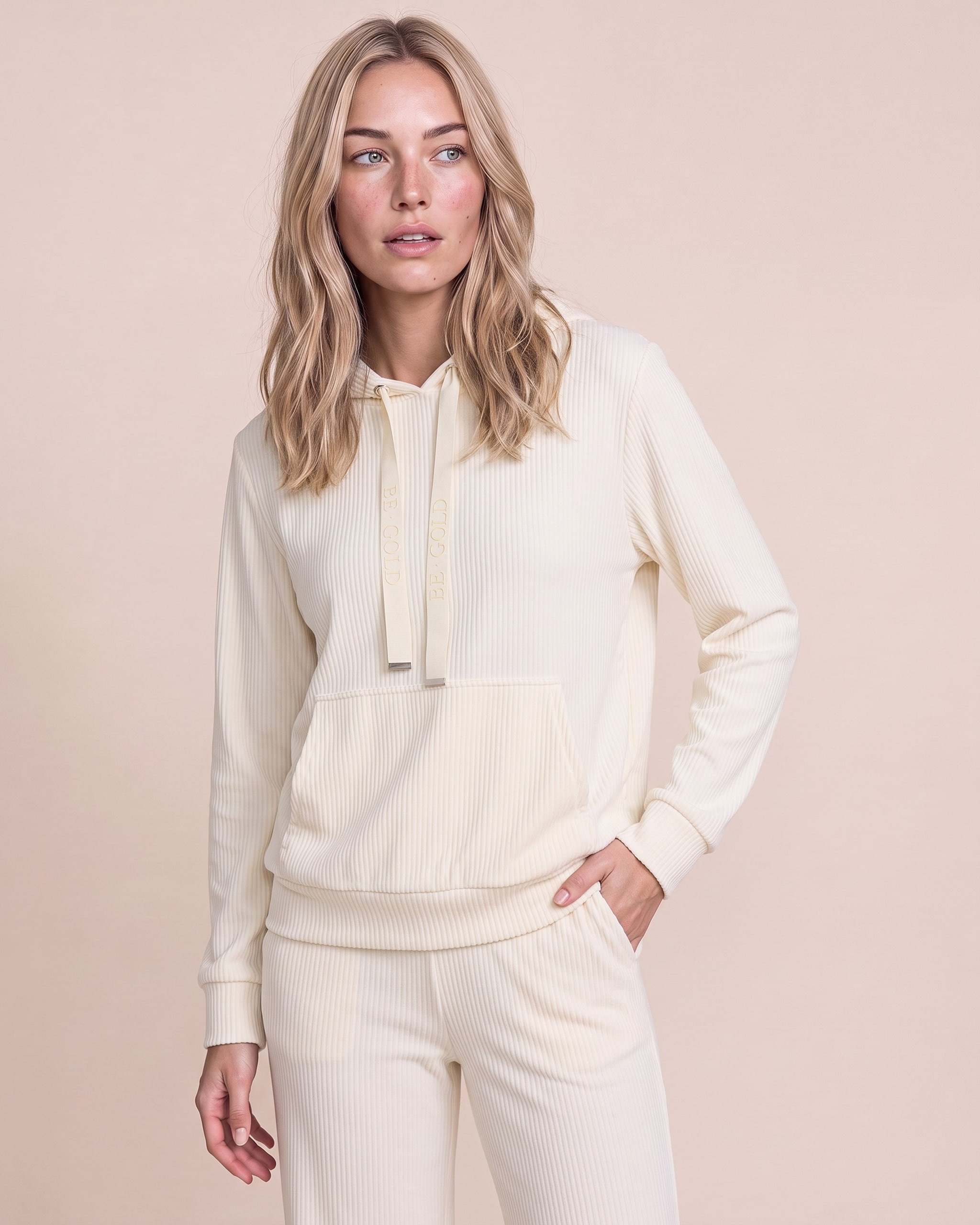 Produktabbildung für Flausch-Hoodie mit Tasche